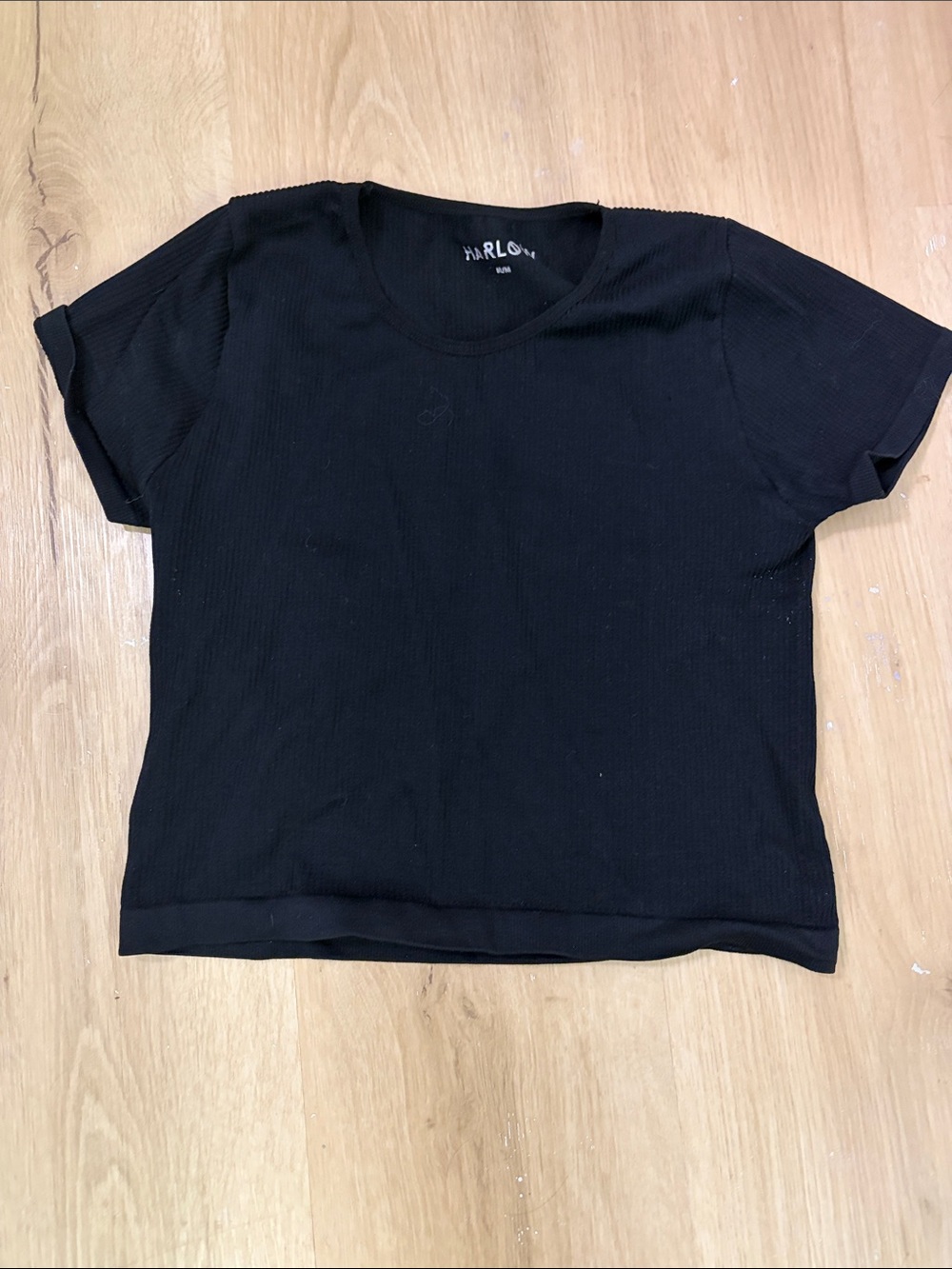 Cropped black t-shirt